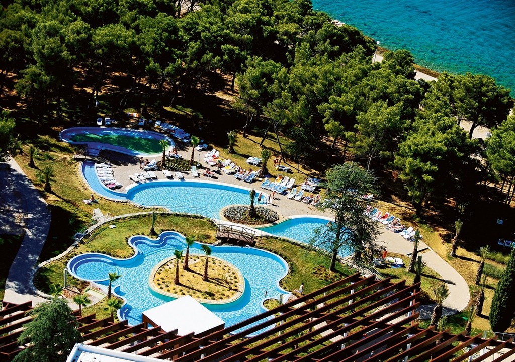 Beach Hotel NIKO kültéri medencék (3.)