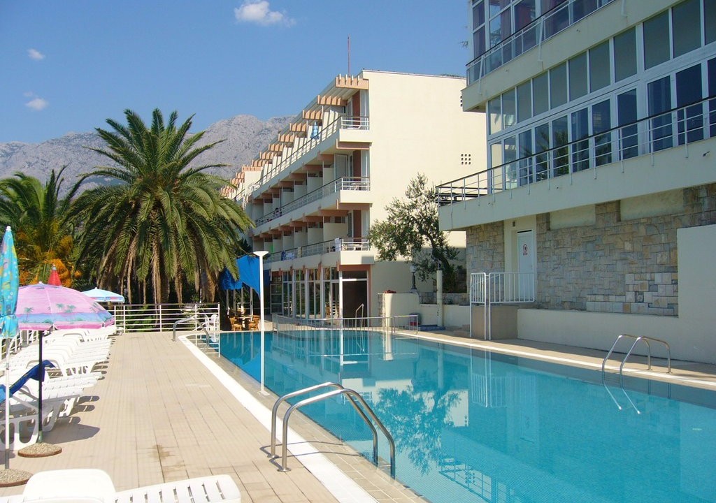 Hotel AURORA édesvízű medencéje (1.)